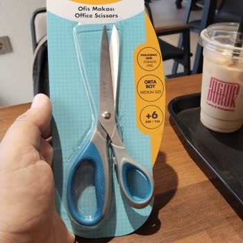 IKEA Bornova Mağazasında Kırtasiye Ürünü İle Giriş Sorunu