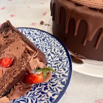 Pelit Pastanesi Pelitten Küflü Pastanın İadesini Reddetme Şoku