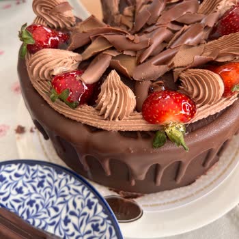 Pelit Pastanesi Pelitten Küflü Pastanın İadesini Reddetme Şoku