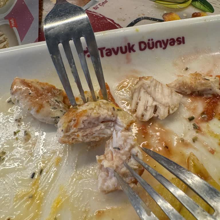 Tavuk Dünyası Geç, Yanlış Ve Soğuk Gelen Yemek Ve Kötü Garson Tavırları!
