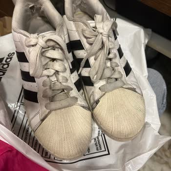 Adidas Ayakkabısının Arkasında Durmadı