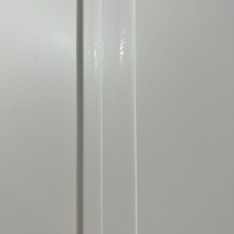 Variodor Kapı Üzerinde Yapışkan Kalıntısı