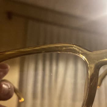 Bilge Karga Sürekli Defolu Gönderilen Gözlük