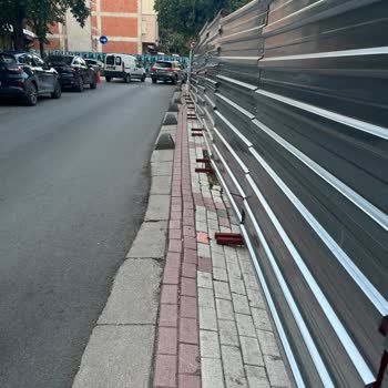Bakırköy Belediyesi Zuhuratbaba Mahallesinde Kaldırım İşgali Şikayeti