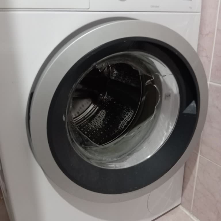 Bosch Çamaşır Makinesi Ön Cam Patlaması