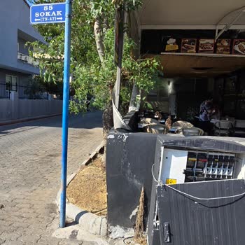 ADM Elektrik Dağıtım Elektrik Trafosu Açık Bırakılmış Ve İlgili Kurum Uyuyor Ölüme Davetiye