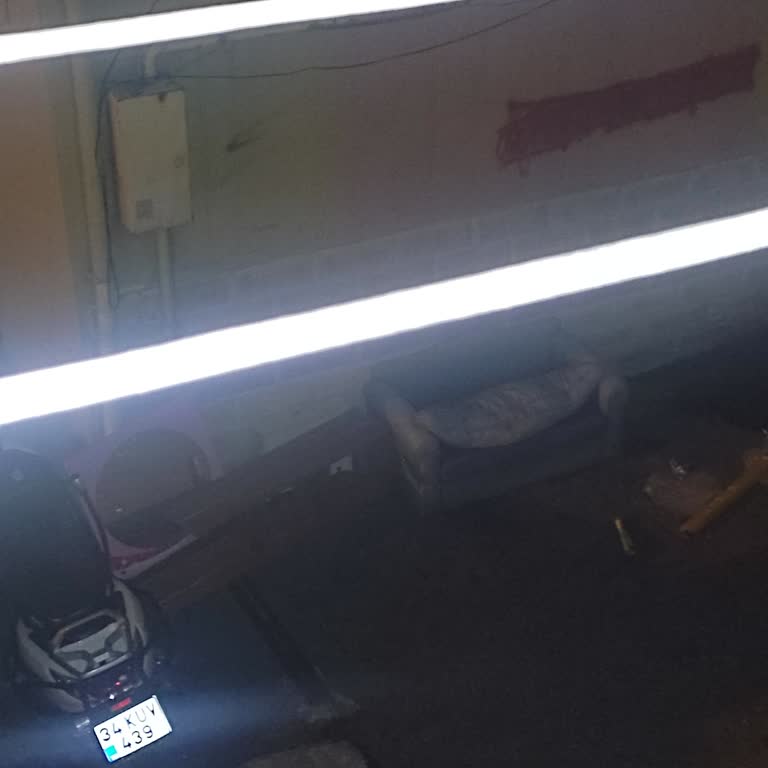 Sarıyer Belediyesi Dışarıya Atılar Eski Eşyalar Belediye Almıyor.