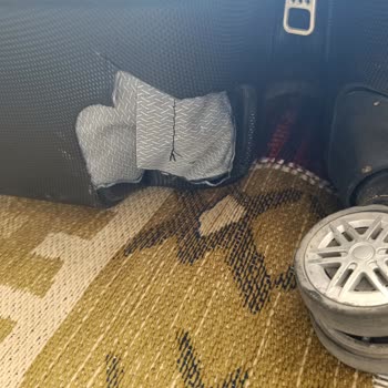 Jet Turizm Valizimin Tekerleğini Muavin Kırdı