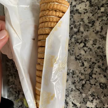 Eti Burçak'tan Böcek Çıktı!