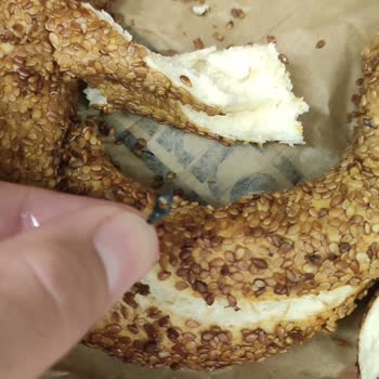 File Market Marketten Alınan Simitte Yabancı Madde Bulundu