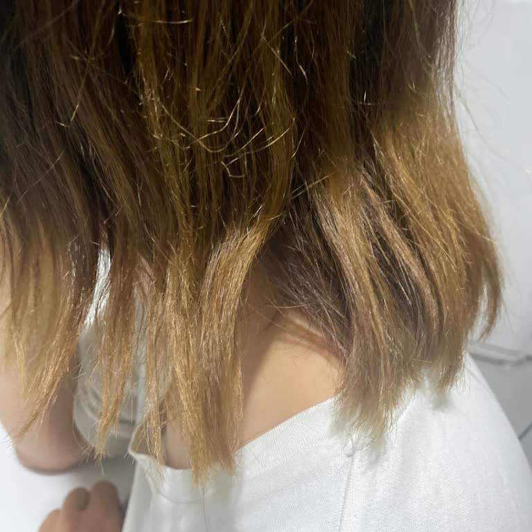 Emine Tandoğan Güzellik Salonu Saç Boyama İşleminde Yaşadığım Olumsuz Deneyim