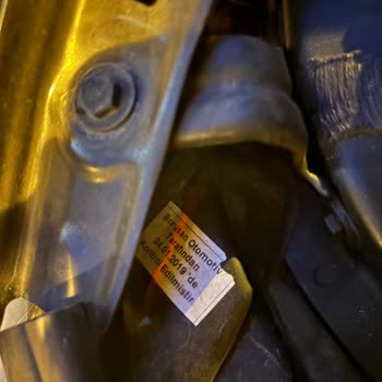 F20N2012 Model Ön Cam Fitil Çatladı Ve BMW Acil Çözüm Sunmalı