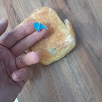 NetizGross Netiz Gross Ekmekte Çıkan Kesici Parça