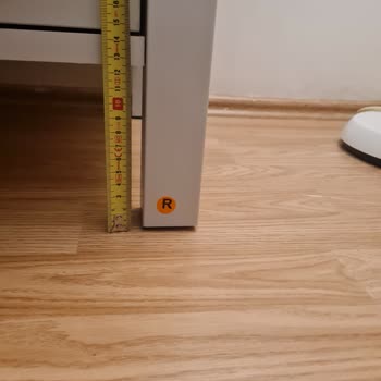 Kelebek Mobilya TV Ünitesinde Eğrilik