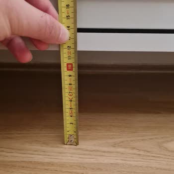 Kelebek Mobilya TV Ünitesinde Eğrilik