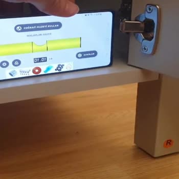 Kelebek Mobilya TV Ünitesinde Eğrilik