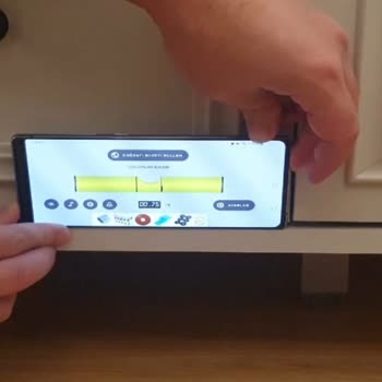 Kelebek Mobilya TV Ünitesinde Eğrilik