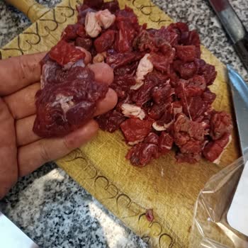 Et ve Süt Kurumu Bozulmuş Et Skandalı: Devlet Kurumundan Alınan Etler Morarmış Ve Kokuyordu