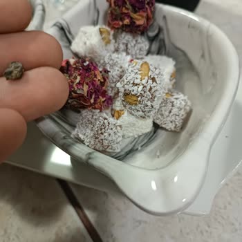 Çitlekçi Lokumdan Taş Çıktı