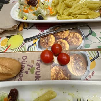 Tavuk Dünyası Salata Domatesi Kirli