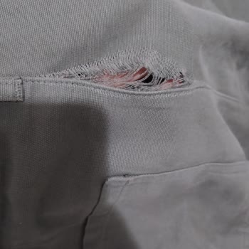 LCW Pantolon Kendiliğinden Yırtıldı