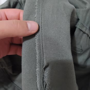 LCW Pantolon Kendiliğinden Yırtıldı