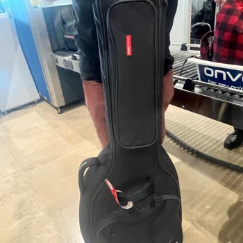 Denizli Çardak Havaalanı Uçuşta Çift Standart: Tenis Raketi Ve Diğer Eşyalar