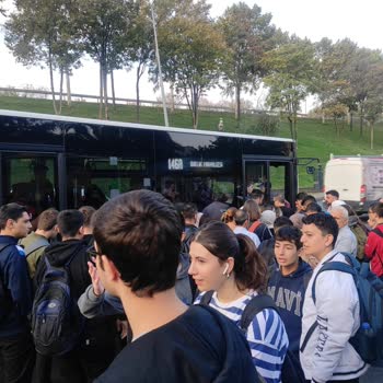 İETT Otobüs Gecikmeleri Yüzünden Mağduriyet Yaşadık