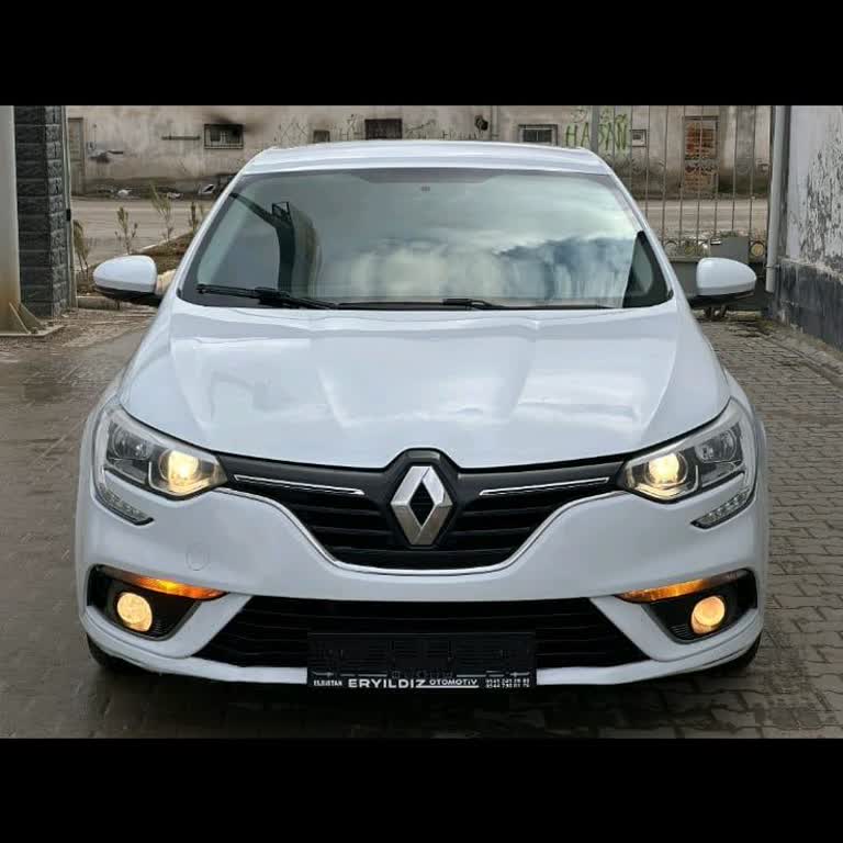 Renault Megane 4 1,6 2017 Araç Km Yi Az Gösteriyor 100 Km Yi 50 Gibi