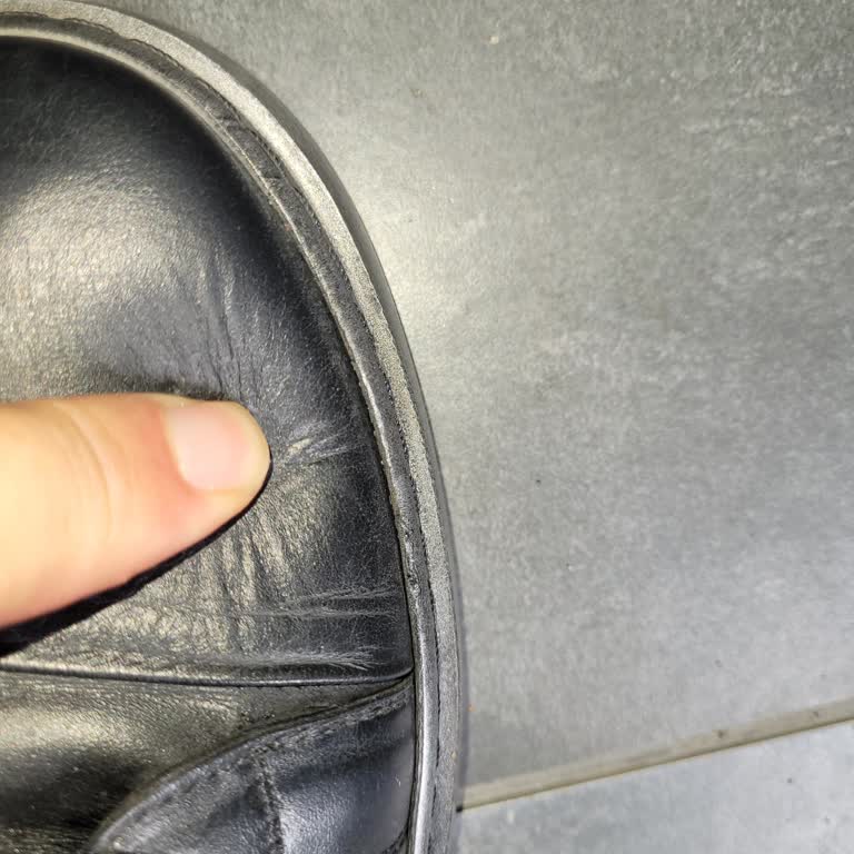 Yeşil Kundura Ayakkabı Su Alıyor