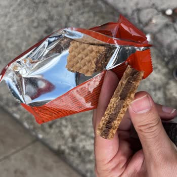 Eti Gıda Bir Dolu Gofretin İçerisinde Yer Fıstığı Parçacığı Yok