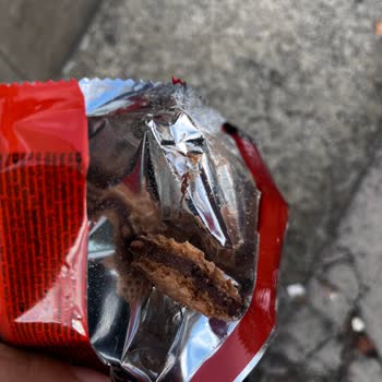 Eti Gıda Bir Dolu Gofretin İçerisinde Yer Fıstığı Parçacığı Yok
