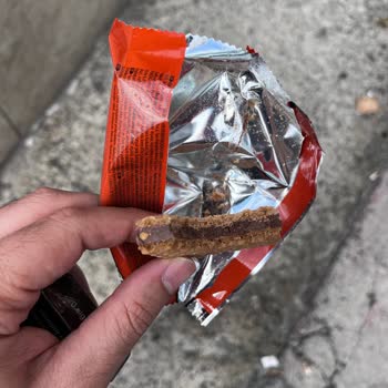Eti Gıda Bir Dolu Gofretin İçerisinde Yer Fıstığı Parçacığı Yok