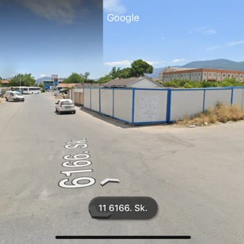 Bornova Belediyesi Yolun Şantiye Olarak Kullanılması, Görüntü Kirliliği Ve Kaza Tehlikesi!