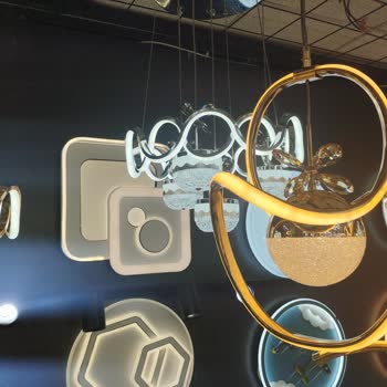 RS Aydınlatma Yanlış Avize Gönderdi