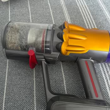 Dyson V12 1 Yıl Dolmadan Kırıldı.