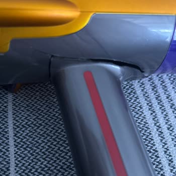 Dyson V12 1 Yıl Dolmadan Kırıldı.