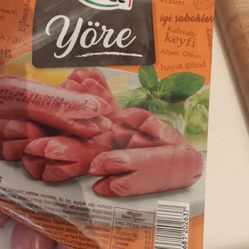 Maret Isırılmış Sosis Parçası
