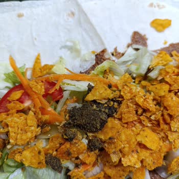 Doritos Paketin İçinde Siyah Siyah Kum Parçacıkları Çıktı