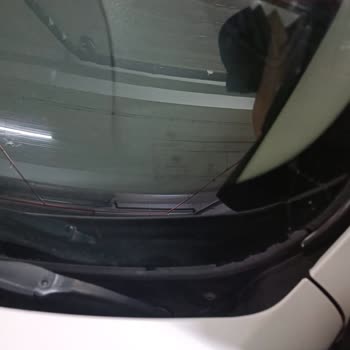 BMW F30 Ön Cam Fitilinde Çatlamalar Oldu!