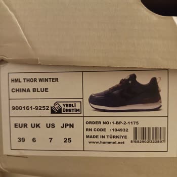 Hummel Sent Mismatched Shoe Sizes in Gift and Won't Help Without Purchase Info
