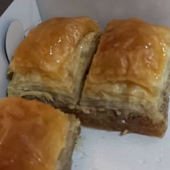 Sedef Pastaneleri Bayat Ürün Şikayeti!