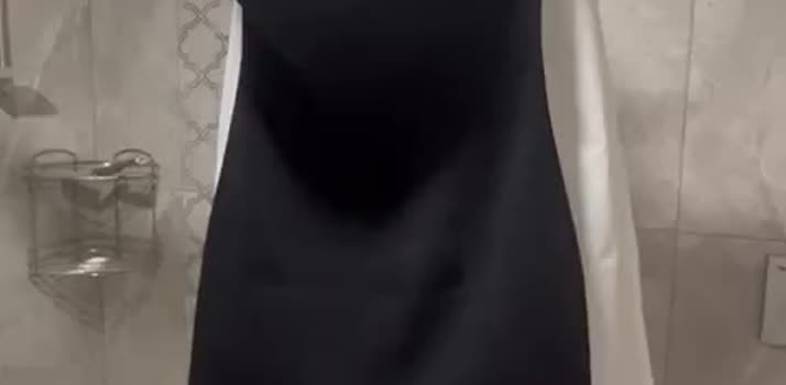 Oleg Cassini Dress Fell Apart After One Wear, Denied Refund Despite Defect