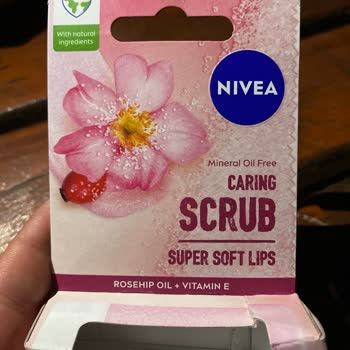 Nivea Lip Scrub Lacks Exfoliating Beads as Advertised, Just a Regular Lip Balm