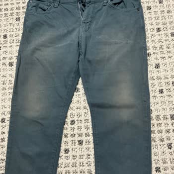 Mavide Kot Pantolonumun Rengi Attı