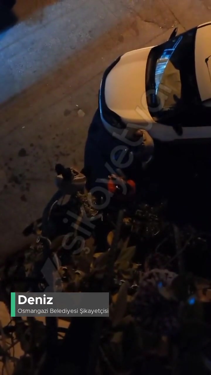 Osmangazi Belediyesi Evimizin Önünden Geçemiyoruz, Kahve Halkı Sokaklarda Masa Kuruyor! videonun kapak resmi