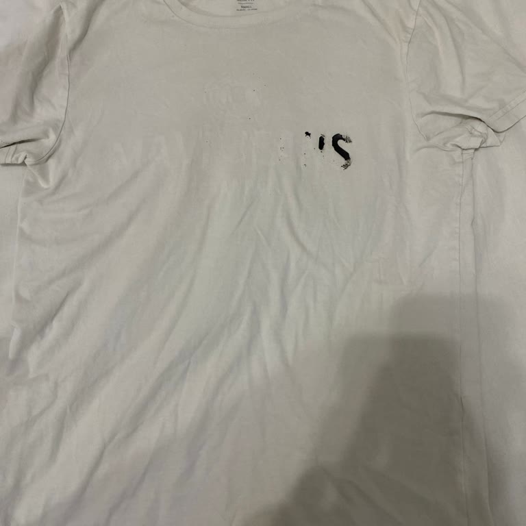 Mavi Tshirtte Bulunan Baskı Ve Deforme