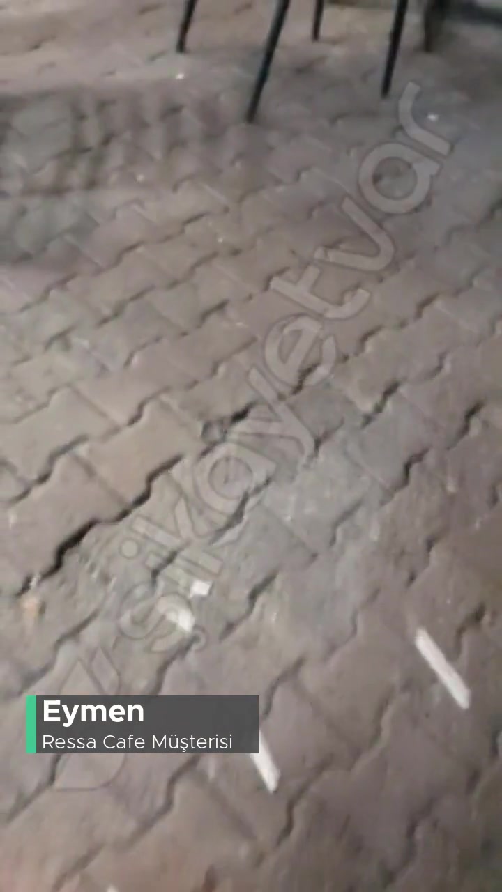 Ressa Cafe Bakımsız Masalar Kirli! videonun kapak resmi