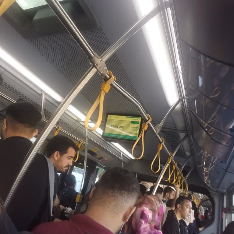 İETT Hs2 Otobüsünün Yavaşlığı, Kalabalıklığı Ve Hatların Az Olması.