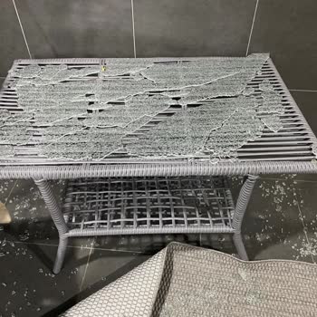 Vavrattan Kendiliğinden Patlayan Balkon Takımı Masa Camı